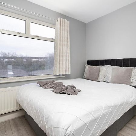 Large 4 Bedroom House With Parking Available Londra Esterno foto