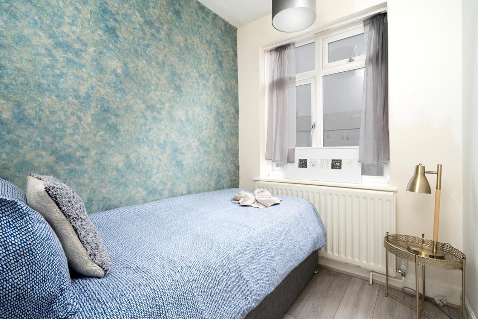 Large 4 Bedroom House With Parking Available Londra Esterno foto